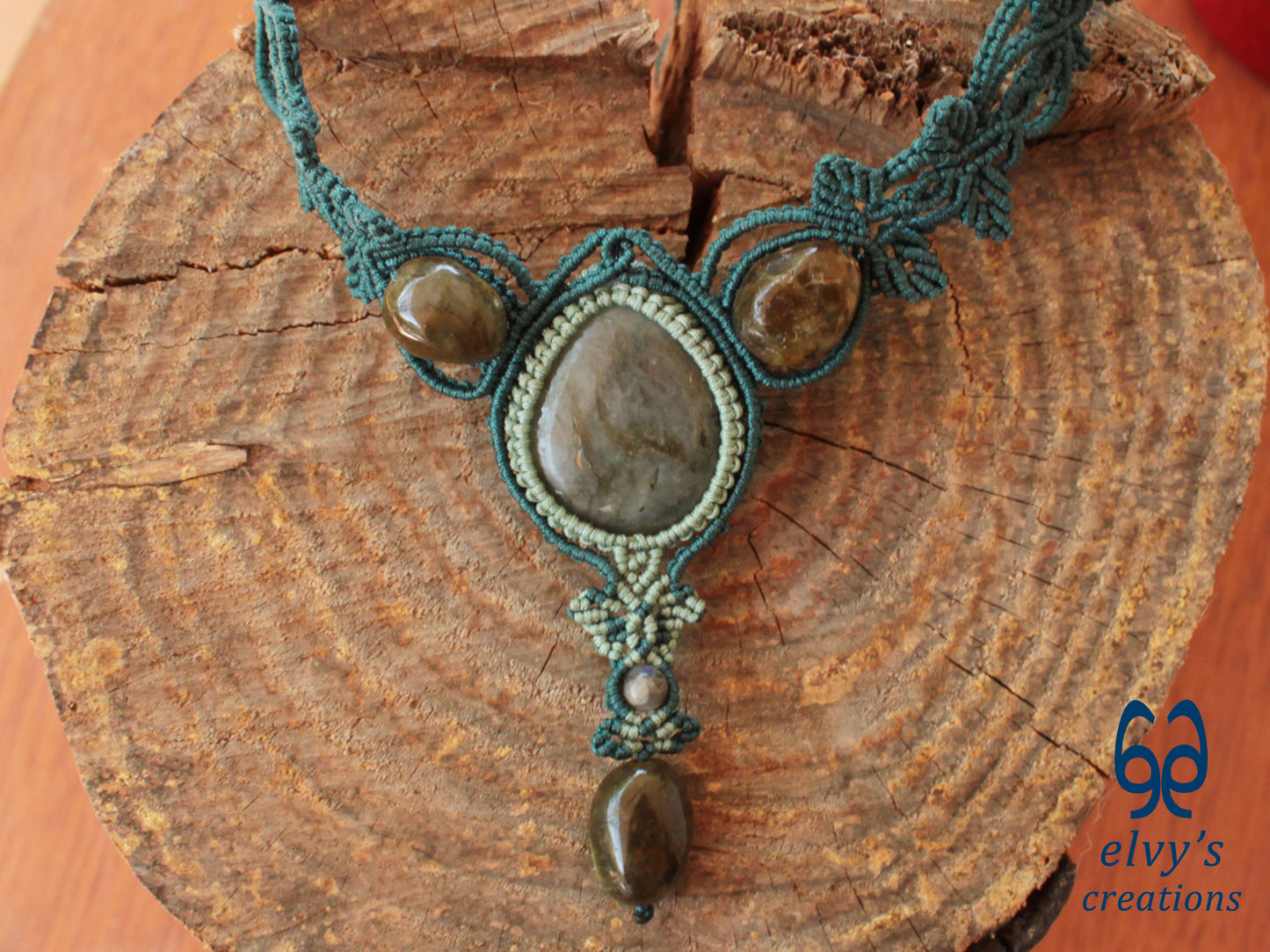 Green Macrame Necklace with Labradorite Gemstones