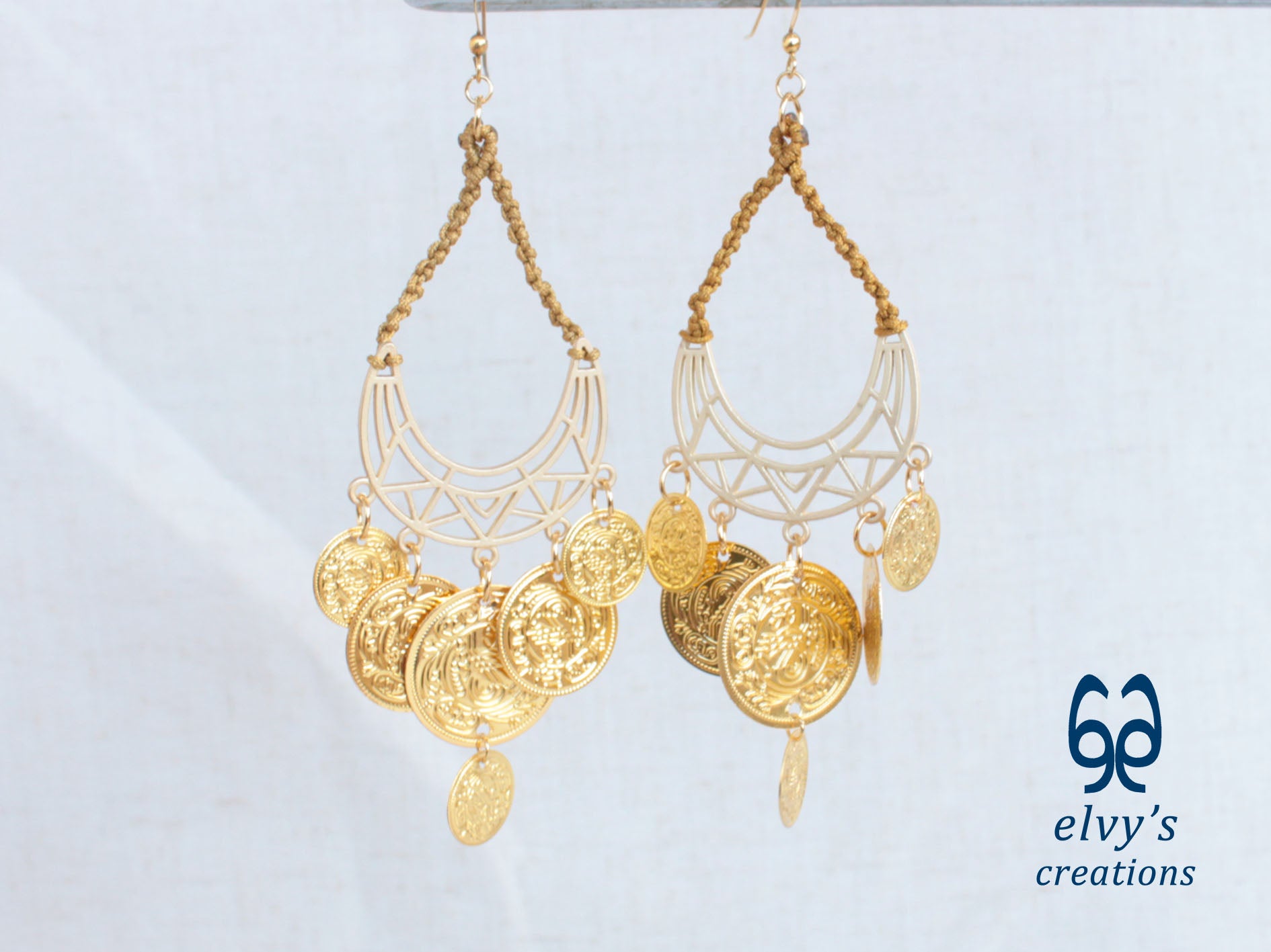 Gold Macrame Earrings with Sodalite Gemstones Gypsy Earrings with Coins Boho Dangle with Coins, Μακραμέ Σκουλαρίκια με Χρυσά Φλουριά και Κρυστάλλους Σοδαλίτη