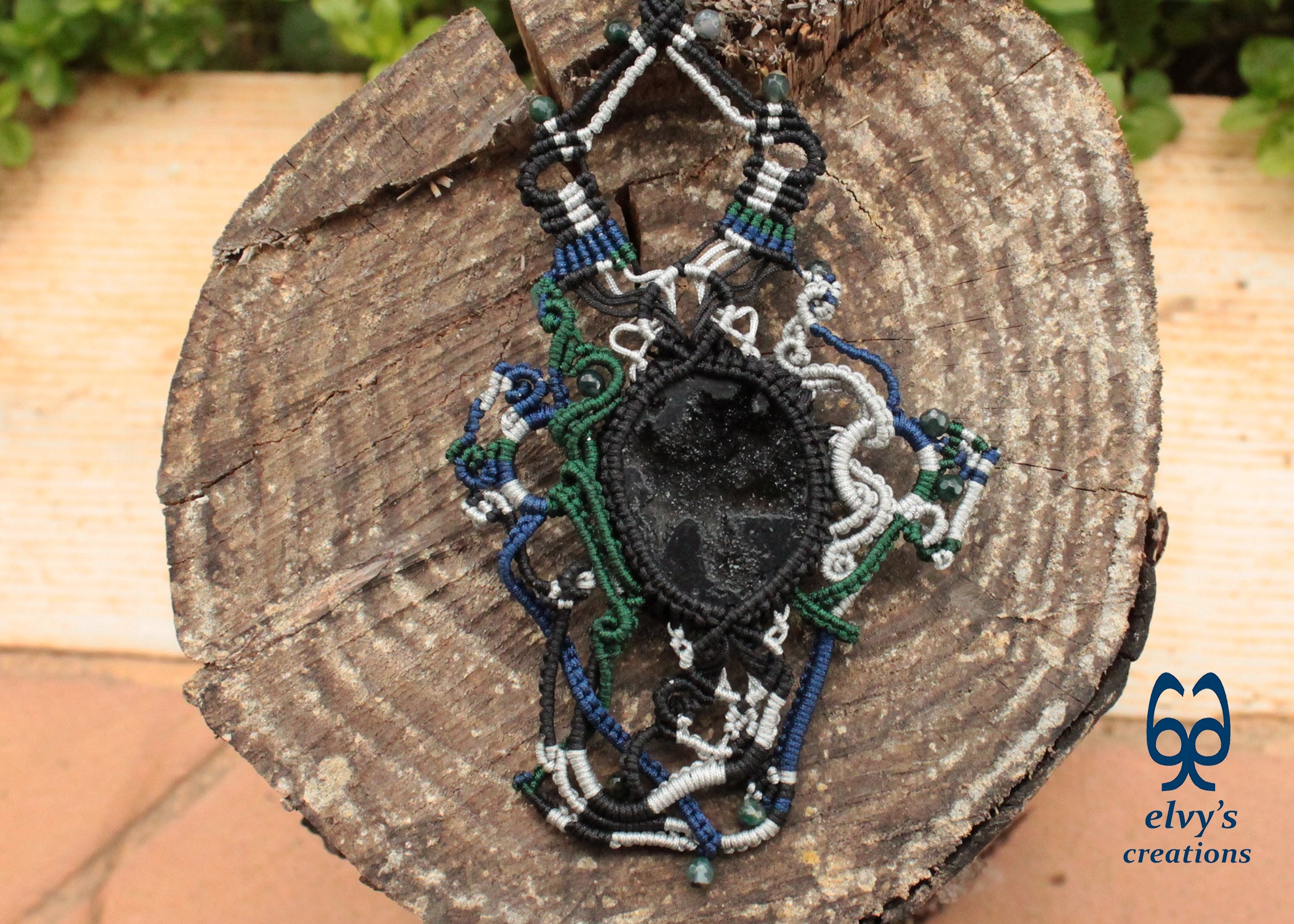 Black macrame necklace with dark green jade / jade / macrame / black / necklace / green / pendant / boho / ethnic / gypsy / tribal hot /